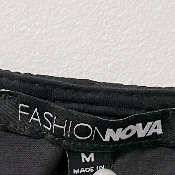 Fashion Nova tie front top - Picture 2 of 6